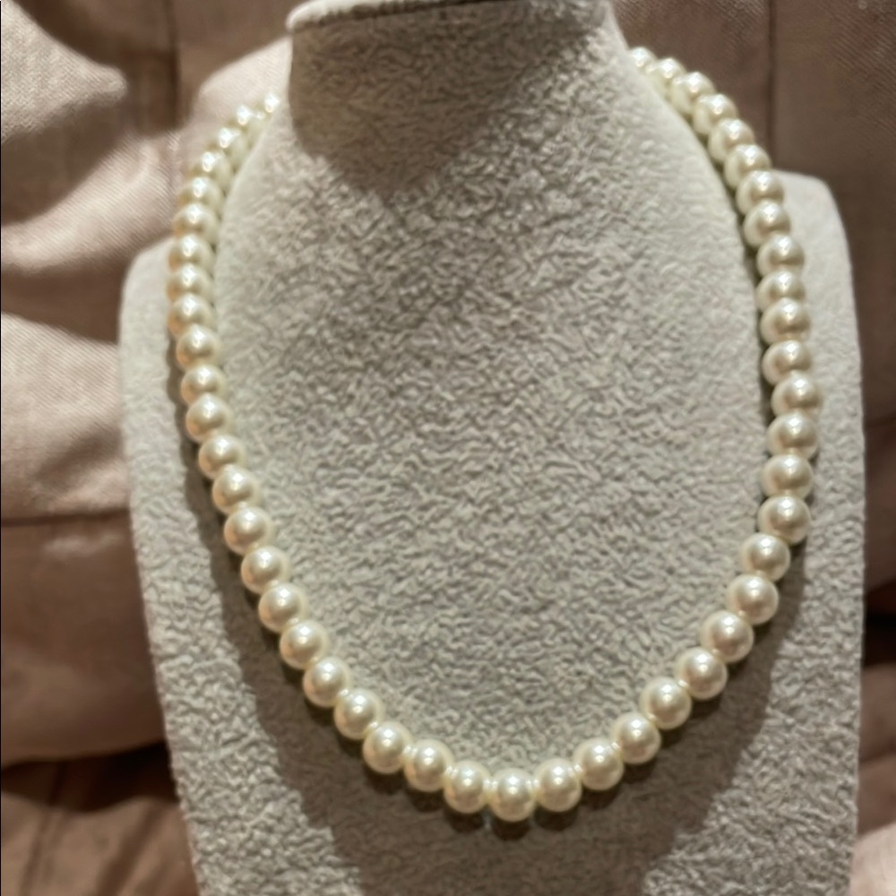 Cream Pearl Necklace Elegant Jewelry Piece 16-17”